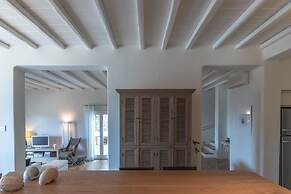 Hera iconic Mykonian Villa