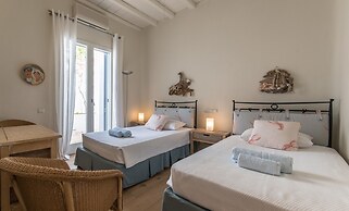 Hera iconic Mykonian Villa