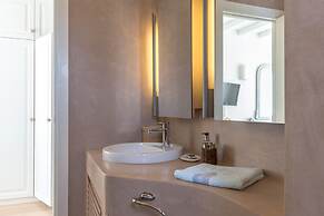 Hera iconic Mykonian Villa