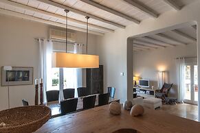 Hera iconic Mykonian Villa