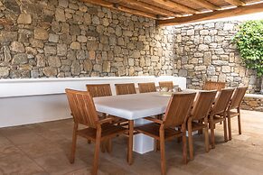 Hera iconic Mykonian Villa