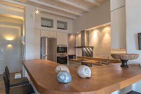 Hera iconic Mykonian Villa