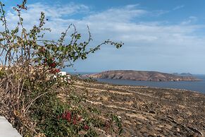 Villa Cycladic Breeze Tranquil & Private