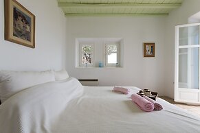 Villa Cycladic Breeze Tranquil & Private