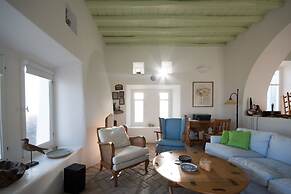 Villa Cycladic Breeze Tranquil & Private