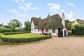 Yew Tree Cottage- Sleeps 12, Garden & Pet-friendly
