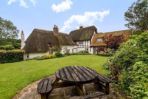 Yew Tree Cottage- Sleeps 12, Garden & Pet-friendly