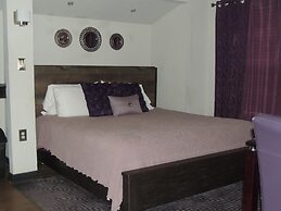 The Whispering Pines Inn Bed & Breakfast