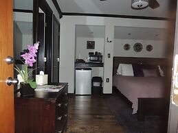 The Whispering Pines Inn Bed & Breakfast