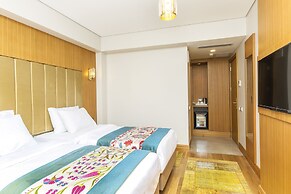 Obelisk Hotel & Suites