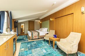 Obelisk Hotel & Suites