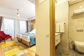 Obelisk Hotel & Suites