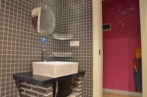 ShangriLa Free Life Youth Hostel