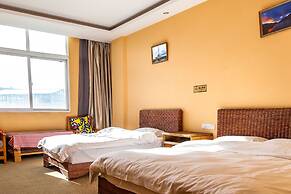 ShangriLa Free Life Youth Hostel