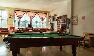 ShangriLa Free Life Youth Hostel