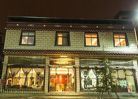 ShangriLa Free Life Youth Hostel