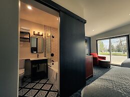 The Hotel at Falcon lake