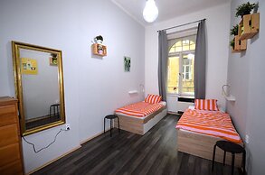 Travel & Joy backpackers