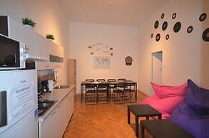 Travel & Joy backpackers