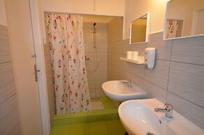 Travel & Joy backpackers