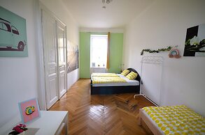 Travel & Joy backpackers