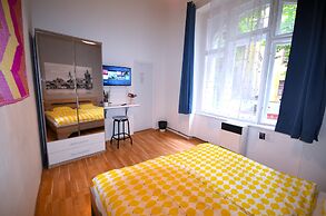 Travel & Joy backpackers