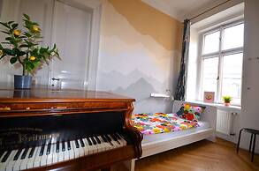 Travel & Joy backpackers