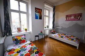 Travel & Joy backpackers