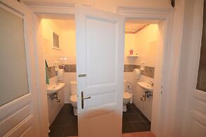 Travel & Joy backpackers