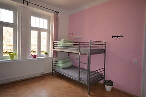 Travel & Joy backpackers