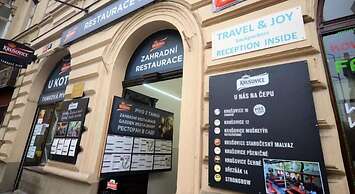 Travel & Joy backpackers