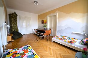 Travel & Joy backpackers