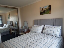 Ideal Central Edinburgh Location With On-site Private Parking