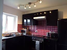 Ideal Central Edinburgh Location With On-site Private Parking