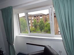 Ideal Central Edinburgh Location With On-site Private Parking