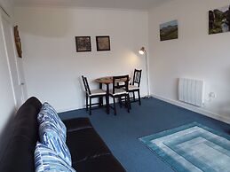 Ideal Central Edinburgh Location With On-site Private Parking