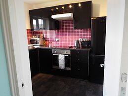 Ideal Central Edinburgh Location With On-site Private Parking