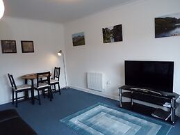 Ideal Central Edinburgh Location With On-site Private Parking