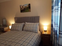 Ideal Central Edinburgh Location With On-site Private Parking