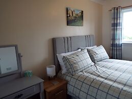 Ideal Central Edinburgh Location With On-site Private Parking