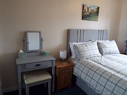 Ideal Central Edinburgh Location With On-site Private Parking