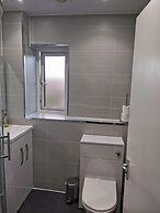 Ideal Central Edinburgh Location With On-site Private Parking