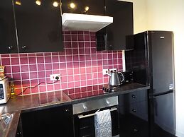 Ideal Central Edinburgh Location With On-site Private Parking