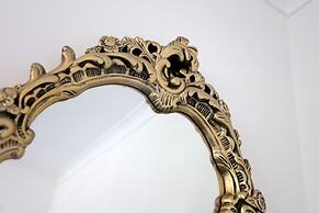 Ideal Central Edinburgh Location With On-site Private Parking