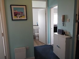 Ideal Central Edinburgh Location With On-site Private Parking