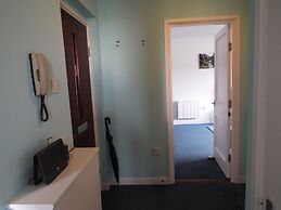 Ideal Central Edinburgh Location With On-site Private Parking