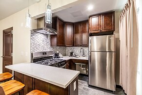 Van Wyck Hotel & Suites Near JFK Airport