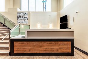 Van Wyck Hotel & Suites Near JFK Airport