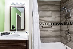 Van Wyck Hotel & Suites Near JFK Airport