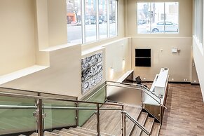 Van Wyck Hotel & Suites Near JFK Airport